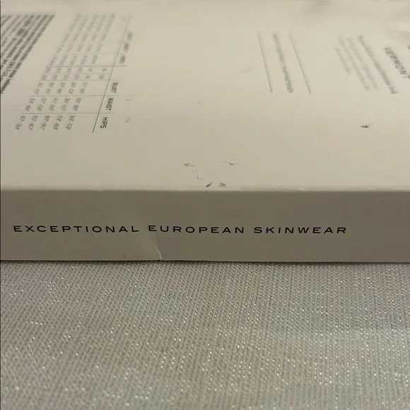 Wolford Vermont Black Short Sleeve Body Brand new in box size large - Picture 8 of 8